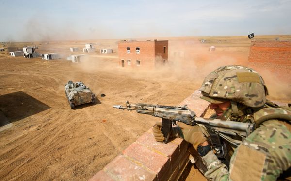 Военнослужащий во время международных российско-индийских учений Индра-2021 на полигоне Прудбой в Волгоградской области. - Sputnik Армения