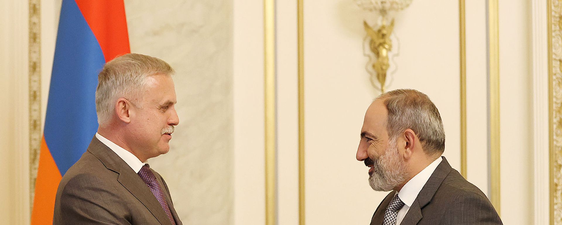 Премьер-министр Никол Пашинян встретился с генеральным секретарем ОДКБ Стансилавом Засем (10 августа 2021). Еревaн - Sputnik Армения, 1920, 10.08.2021