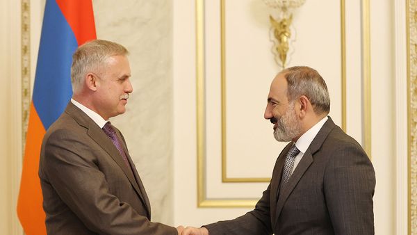 Премьер-министр Никол Пашинян встретился с генеральным секретарем ОДКБ Стансилавом Засем (10 августа 2021). Еревaн - Sputnik Армения
