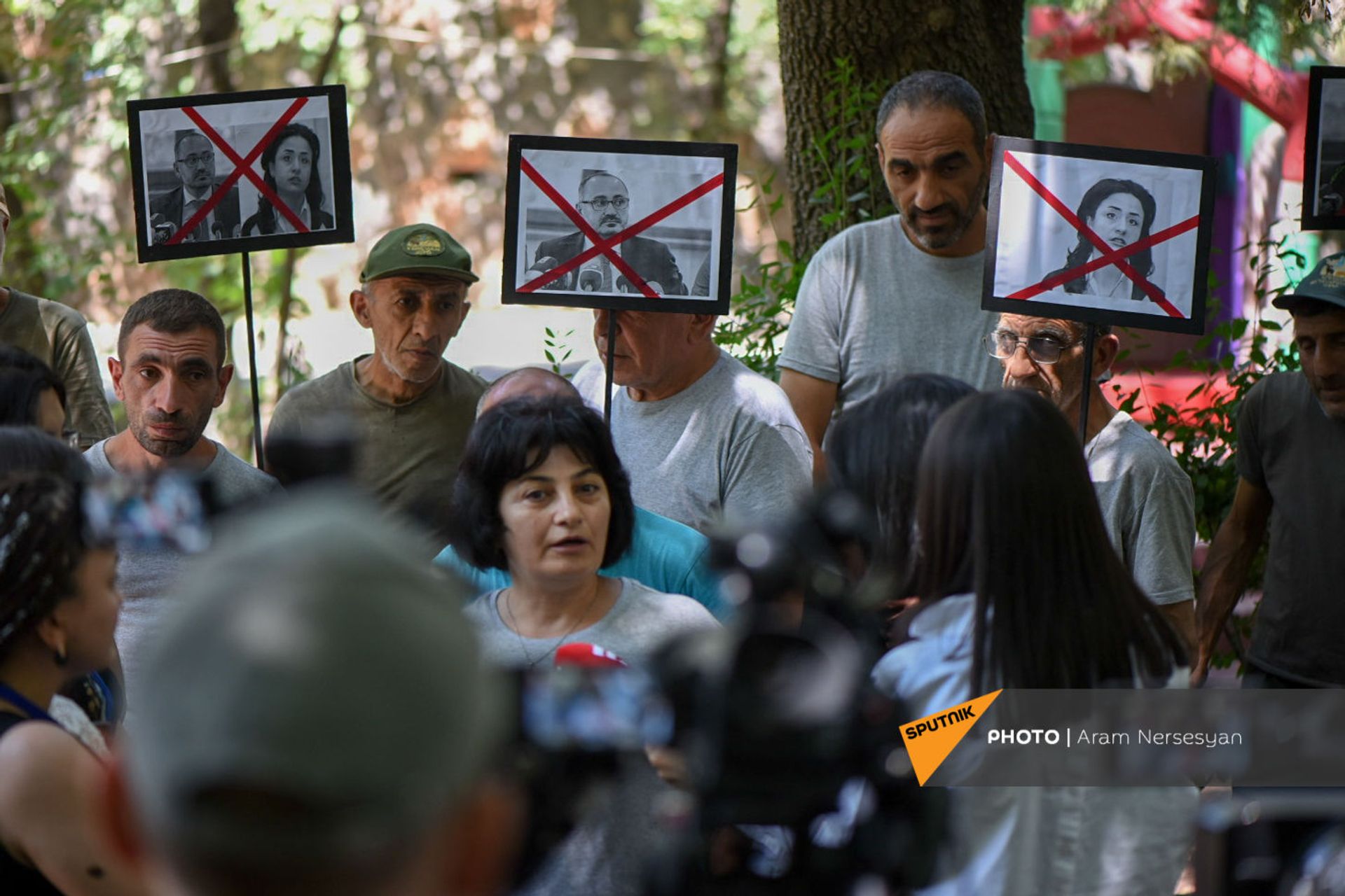 Акция протеста сотрудников Ереванского зоопарка против бывшего директора (11 августа 2021). Еревaн Акция протеста сотрудников Ереванского зоопарка против бывшего директора (11 августа 2021). Еревaн - Sputnik Армения, 1920, 14.09.2021