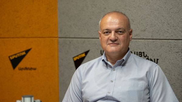 Политолог Виген Акопян в гостях радио Sputnik - Sputnik Армения
