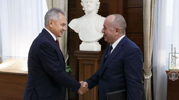 Встреча министров обороны Армении и России - Аршака Карапетяна и Сергея Шойгу  - Sputnik Армения