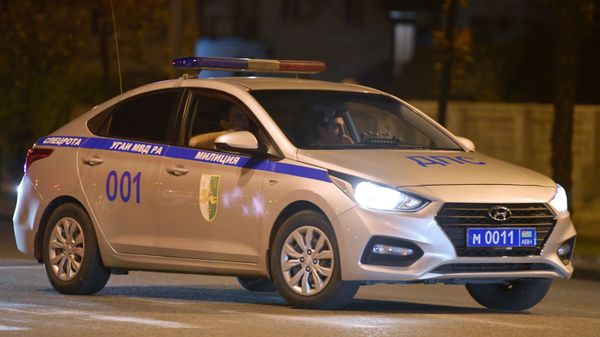Автомобиль ДПС на одной из улиц в Сухуме. - Sputnik Армения