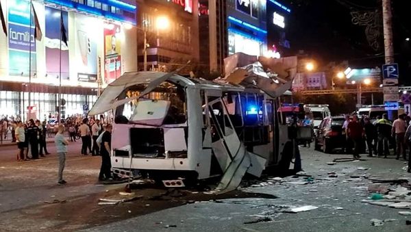 Взорвавшийся пассажирский автобус на остановке у перекрестка улиц Плехановская и Кольцовская (12 августа 2021). Воронеж - Sputnik Армения