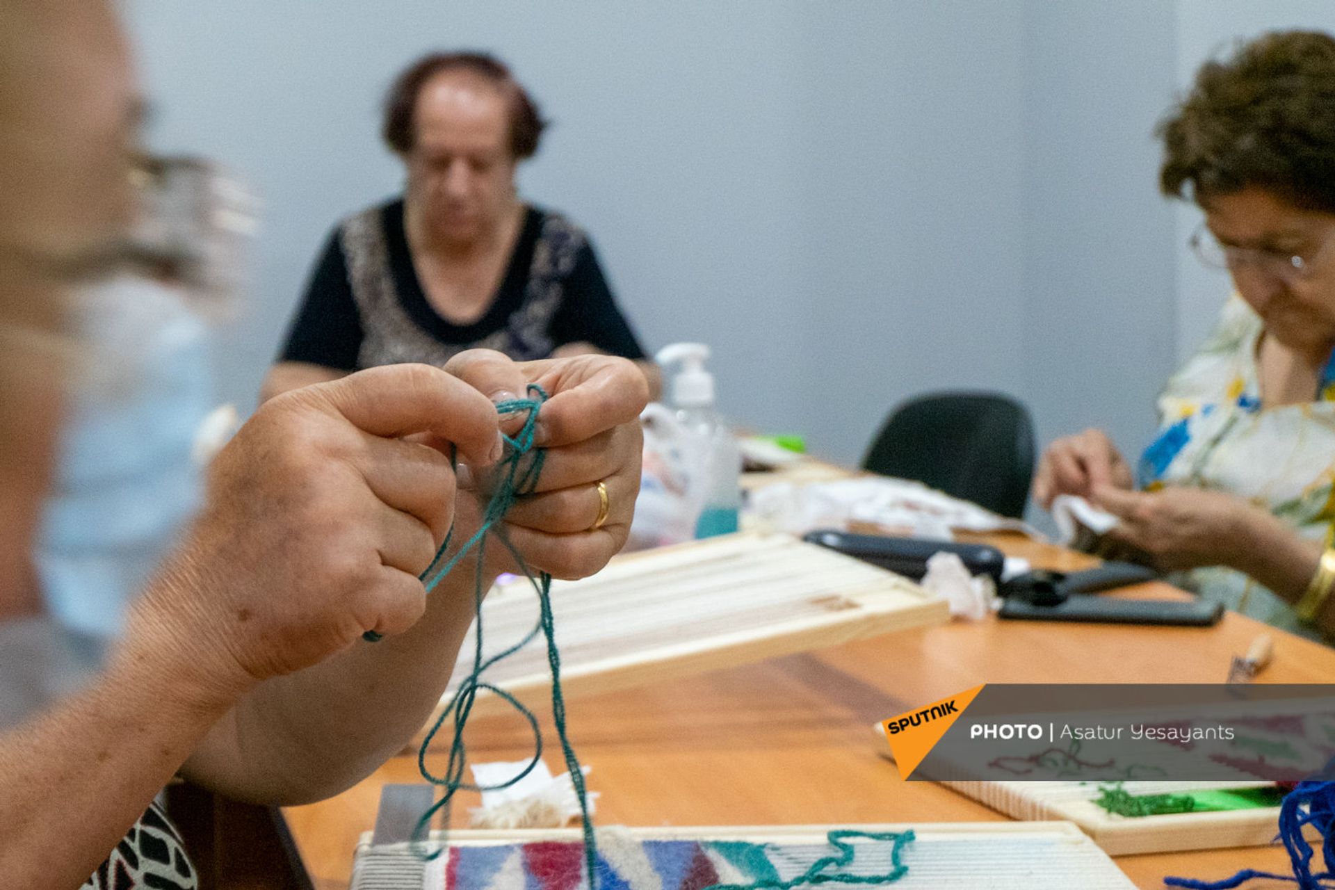 Подопечные Центра обеспечения здоровья и ухода пожилых людей в творческом процессе - Sputnik Արմենիա, 1920, 14.09.2021