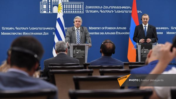 Совместная пресс-конференция глав МИД Армении и Уругвая Армена Григоряна и Франсиско Бустильо (16 августа 2021). Еревaн - Sputnik Армения
