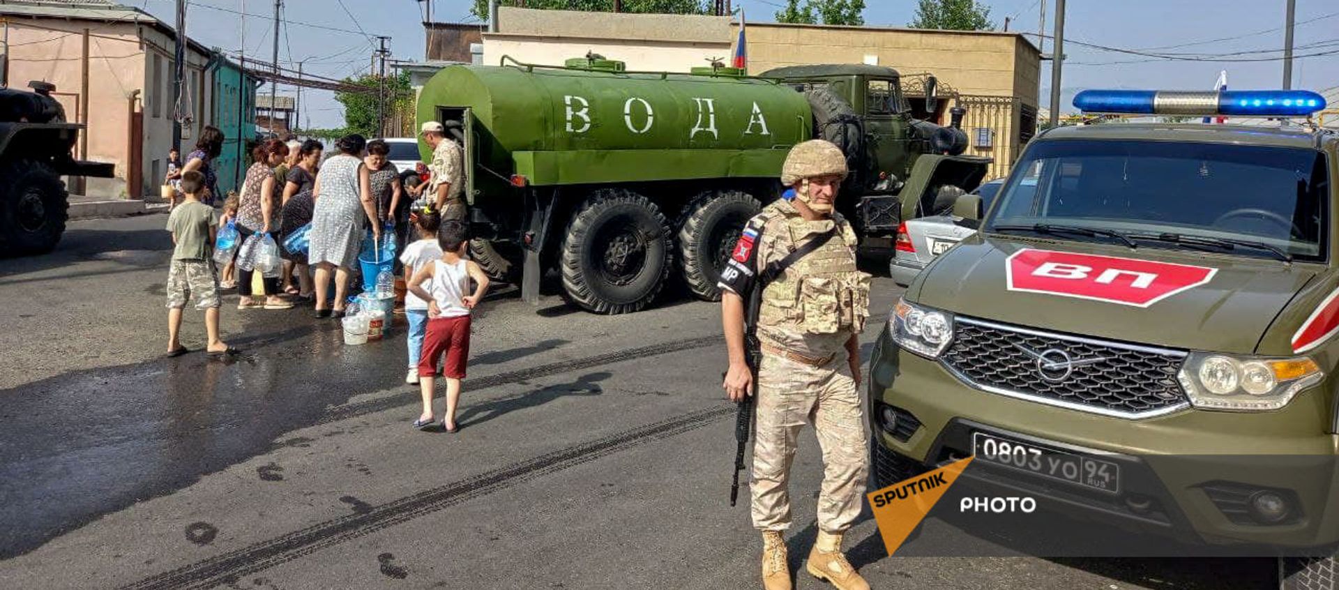 Российские миротворцы помогают жителям Карабаха с питьевой водой - Sputnik Արմենիա, 1920, 03.09.2021