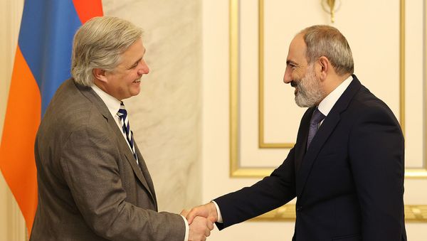 Премьер-министр Никол Пашинян встретился с министром иностранных дел Уругвая Франсиско Бустильо (16 августа 2021). Еревaн - Sputnik Армения