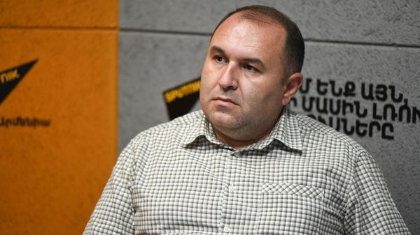 Доцент кафедры международных отношений и дипломатии ЕГУ, эксперт Григор Баласанян в гостях радио Sputnik - Sputnik Армения