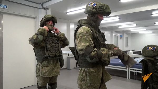 Российские миротворцы продолжают выполнять задачи по обеспечению безопасности на наблюдательных постах в Карабахе Российские миротворцы продолжают выполнять задачи по обеспечению безопасности на наблюдательных постах в Карабахе - Sputnik Армения