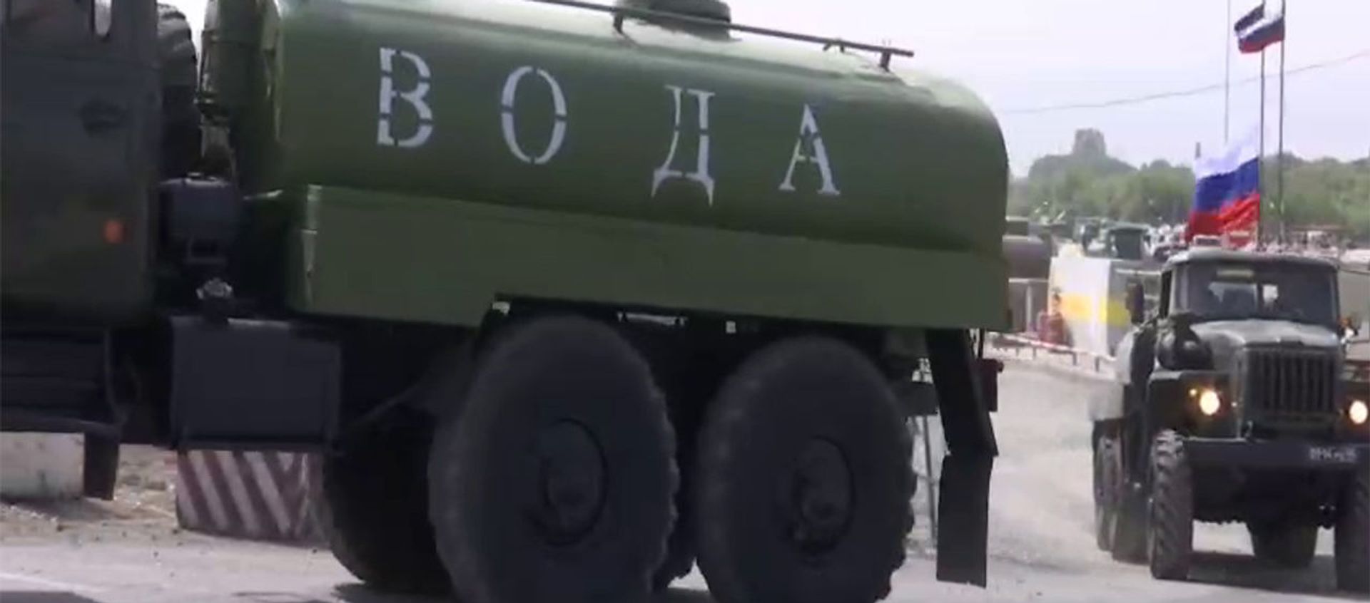 Российские миротворцы обеспечили питьевой водой более 200 семей в Степанакерте и отдаленных районах Карабаха - Sputnik Армения, 1920, 19.08.2021
