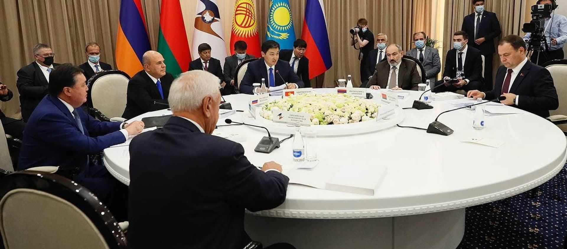 Премьер-министр Никол Пашинян на заседании Евразийского межправительственного совета в узком составе (19 августа 2021). Кыргызстан - Sputnik Արմենիա, 1920, 20.08.2021