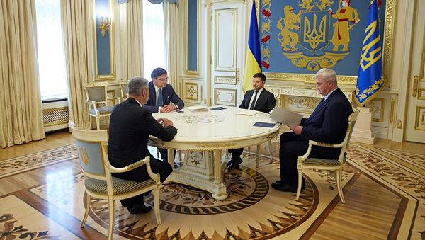 Новоназначенный посол Армении в Украине Владимир Карапетян вручил верительные грамоты президенту Украины Владимиру Зеленскому (19 августа 2021). Киев - Sputnik Армения