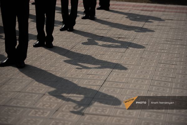 Торжественное мероприятие по случаю годовщины Ошаканской битвы состоялось в Армении. Представители Минобороны Армении, органов местного самоуправления и посольства России возложили цветы и венки к памятнику героям Ошакана. - Sputnik Армения
