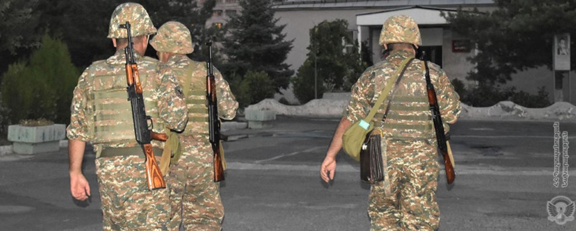 Армянские военнослужащие в воинской части во время учебной тревоги - Sputnik Армения, 1920, 23.08.2021