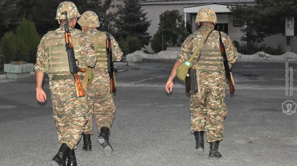 Армянские военнослужащие в воинской части во время учебной тревоги - Sputnik Արմենիա