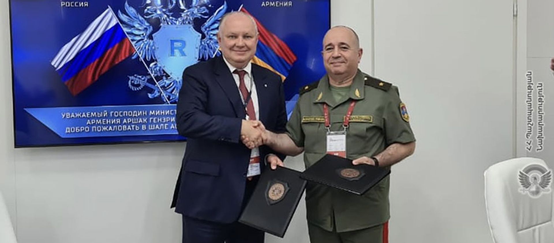 Министр обороны РА Аршак Карапетян принял участие в церемонии открытия военно-промышленной выставки «Армия-2021»  - Sputnik Армения, 1920, 23.08.2021
