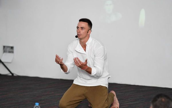 Участник первого этапа конкурса Кавалер (Сударыня) международного конкурса Воин мира АрМИ-2021 (24 августа 2021). Дилижан Участник первого этапа конкурса Кавалер (Сударыня) международного конкурса Воин мира АрМИ-2021 (24 августа 2021). Дилижан - Sputnik Армения