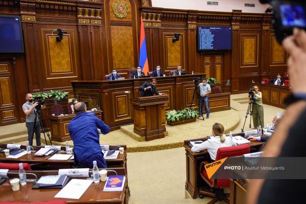 Ծեծկռտուք ՀՀ ԱԺ–ում. 25.08.21 - Sputnik Արմենիա