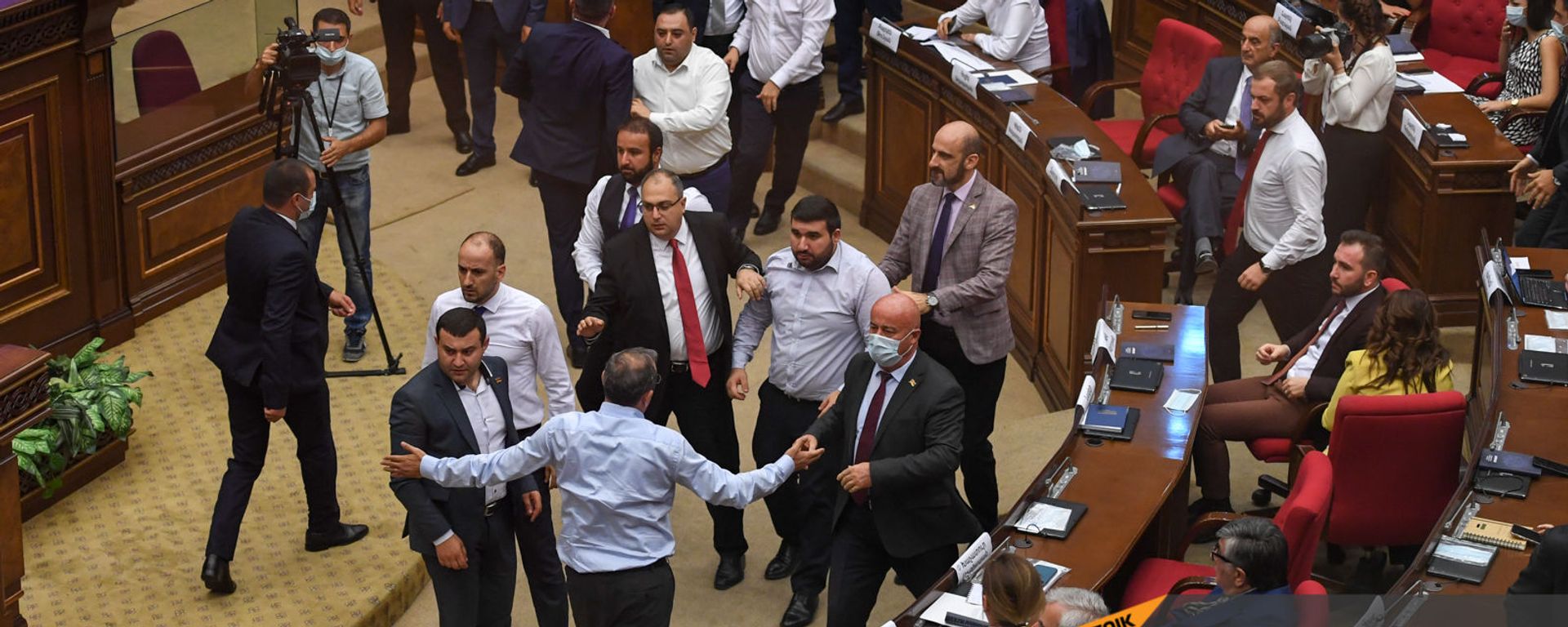 Потасовка в Парламенте Армении во время очередного заседания (25 августа 2021). Еревaн - Sputnik Армения, 1920, 28.08.2021