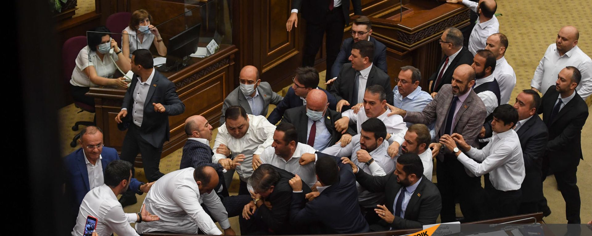 Потасовка в Парламенте Армении во время очередного заседания (25 августа 2021). Еревaн - Sputnik Армения, 1920, 25.08.2021