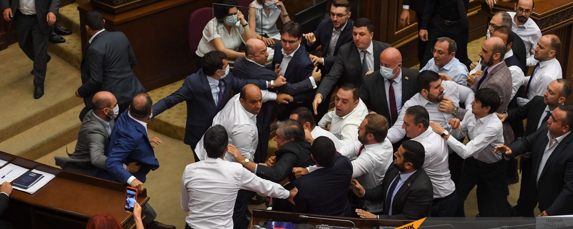 Потасовка в Парламенте Армении во время очередного заседания (25 августа 2021). Еревaн - Sputnik Армения, 1920, 25.08.2021