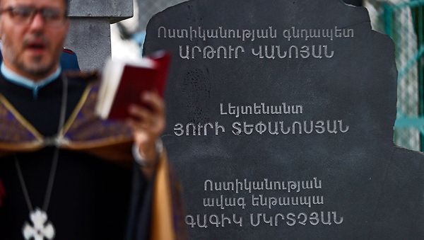 Мемориал погибших при захвате здания полиции полицейских  - Sputnik Արմենիա
