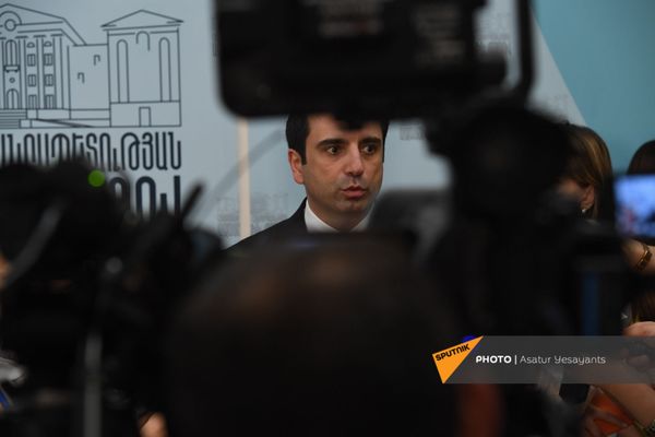ԱԺ խոսնակ Ալեն Սիմոնյանը ճեպազրույց է տալիս - Sputnik Արմենիա