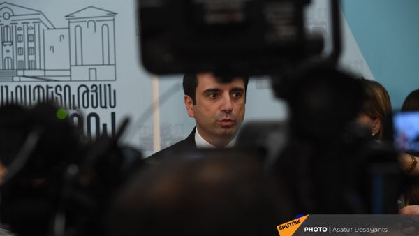 Спикер Парламента Ален Симонян на брифинге в перерыве очередного заседания НС (25 августа 2021). Еревaн - Sputnik Արմենիա