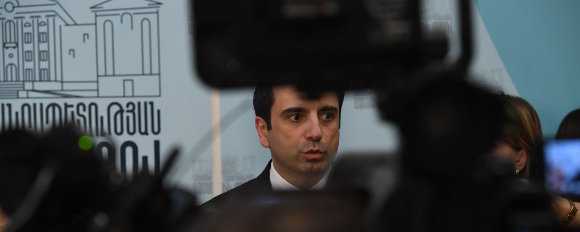 Спикер Парламента Ален Симонян на брифинге в перерыве очередного заседания НС (25 августа 2021). Еревaн - Sputnik Արմենիա, 1920, 27.10.2021