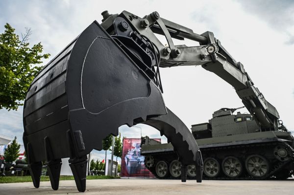 Универсальная бронированная инженерная машина (УБИМ) на выставке вооружений международного военно-технического форума Армия-2021 в военно-патриотическом парке Патриот в подмосковной Кубинке. - Sputnik Армения