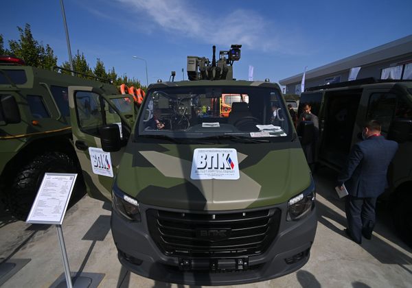 Автомобиль Соболь NN с боевым модулем, представленный на открытой экспозиционной площадке Конгрессно-выставочного центра Патриот в рамках международного военно-технического форума Армия-2021. - Sputnik Армения