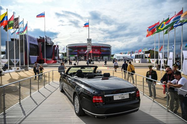 Автомобиль Aurus Senat на выставке вооружений международного военно-технического форума Армия-2021 в военно-патриотическом парке Патриот в подмосковной Кубинке. - Sputnik Армения