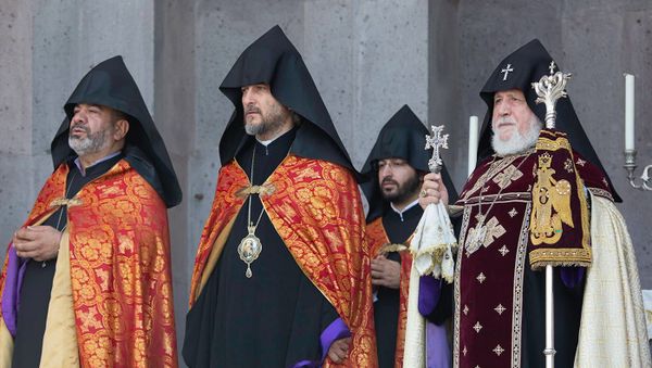 В Первопрестольном Святом Эчмиадзине прошла церемония благословения работников образования (30 августа 2021). Эчмиадзин - Sputnik Արմենիա