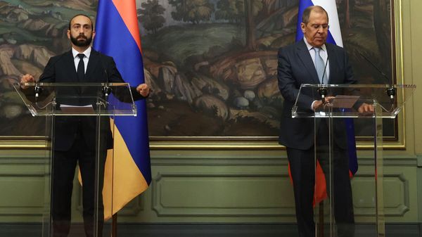 Министры иностранных дел Армении и России Арарат Мирзоян и Сергей Лавров во время совместной пресс-конференции  по итогам встречи (31 августа 2021). Москвa - Sputnik Армения