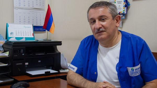Главный педиатр Минздрава Армении Сергей Саргсян в рабочем кабинете  - Sputnik Արմենիա