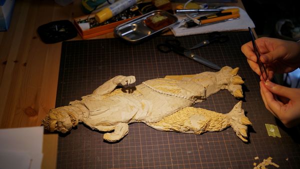 Созданная из картона Годзилла японской художницы-скульптора Монами Оно в Токио․ - Sputnik Армения