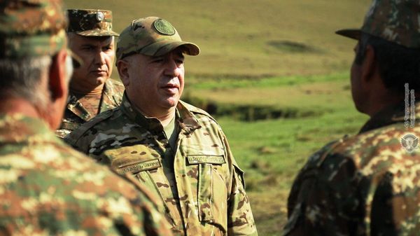 Министр обороны Аршак Карапетян посетил ряд воинских частей - Sputnik Армения