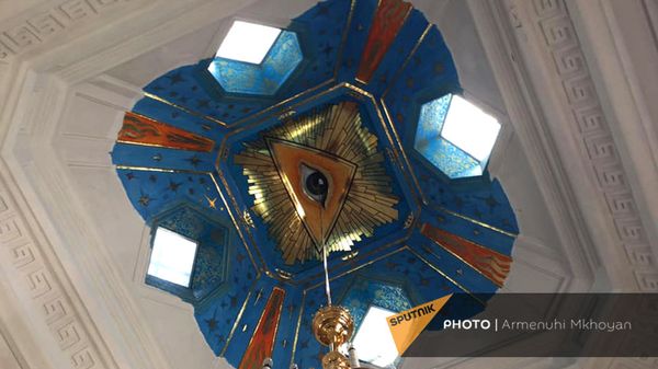 Ныне несуществующая фреска Глаз Божий под куполом церкви Святого Архангела Михаила в Гюмри - Sputnik Армения