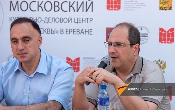 Руководитель молодежной оперной программы Театра оперы и балета Левон Джавадян на пресс-конференции в рамках Дней Москвы в Ереване (3 сентября 2021). Еревaн Руководитель молодежной оперной программы Театра оперы и балета Левон Джавадян на пресс-конференции в рамках Дней Москвы в Ереване (3 сентября 2021). Еревaн - Sputnik Армения