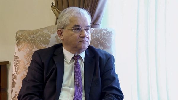 Новоназначенный российский сопредседатель Минской группы ОБСЕ Игорь Ховаев на встрече с министром иностранных дел Армении (6 сентября 2021). Еревaн - Sputnik Армения