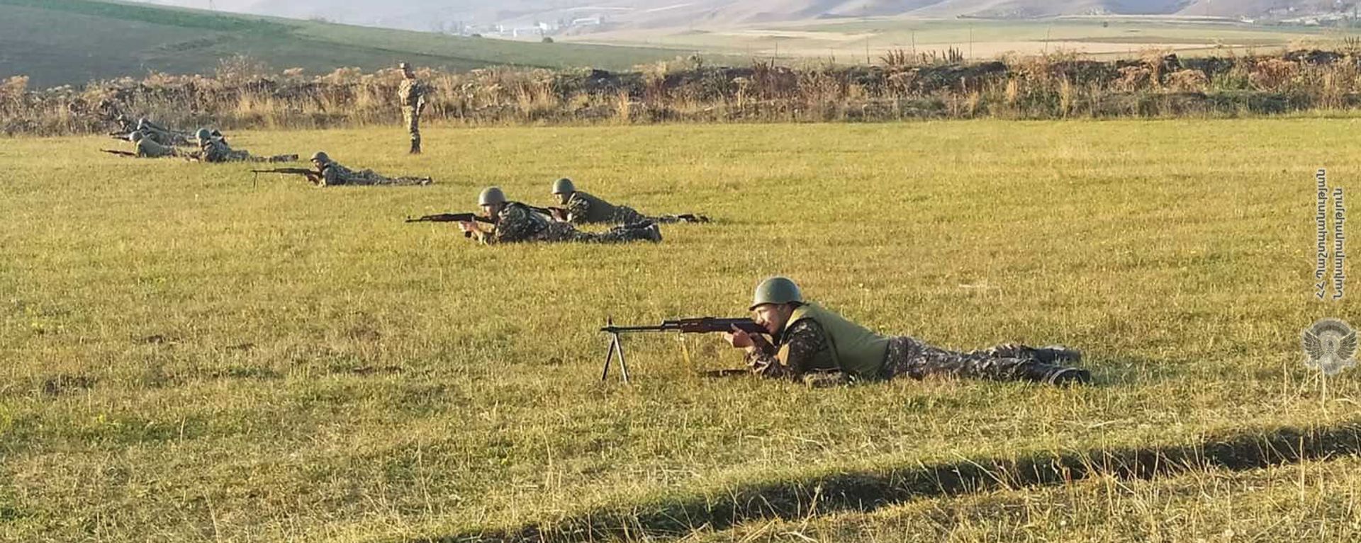 Армянские военнослужащие во время практических занятий - Sputnik Արմենիա, 1920, 06.09.2021
