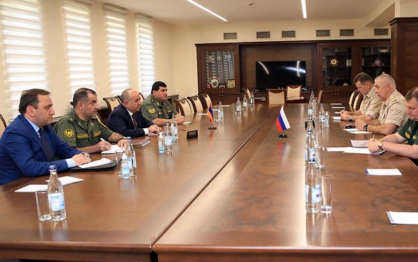 ՀՀ պաշտպանության նախարար Արշակ Կարապետյանն ընդունել է գեներալ-լեյտենանտ Ռուստամ Մուրադովին - Sputnik Արմենիա