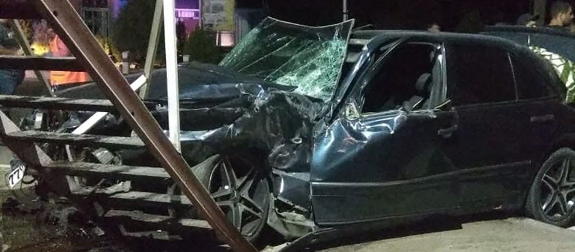 ДТП в результате столкновения автомобиля Mercedes с поездом на трассе Спитак - Ванадзор  - Sputnik Армения, 1920, 07.09.2021