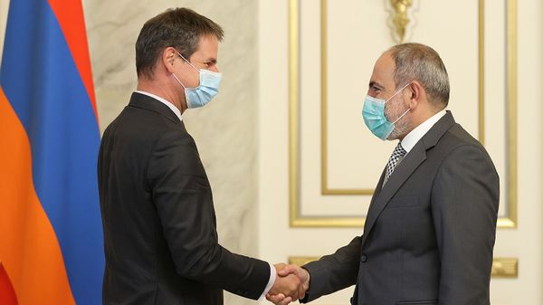 Премьер-министр Никол Пашинян принял Чрезвычайного и Полномочного Посла Франции в Армении Джонатана Лакота (7 сентября 2021). Еревaн - Sputnik Արմենիա