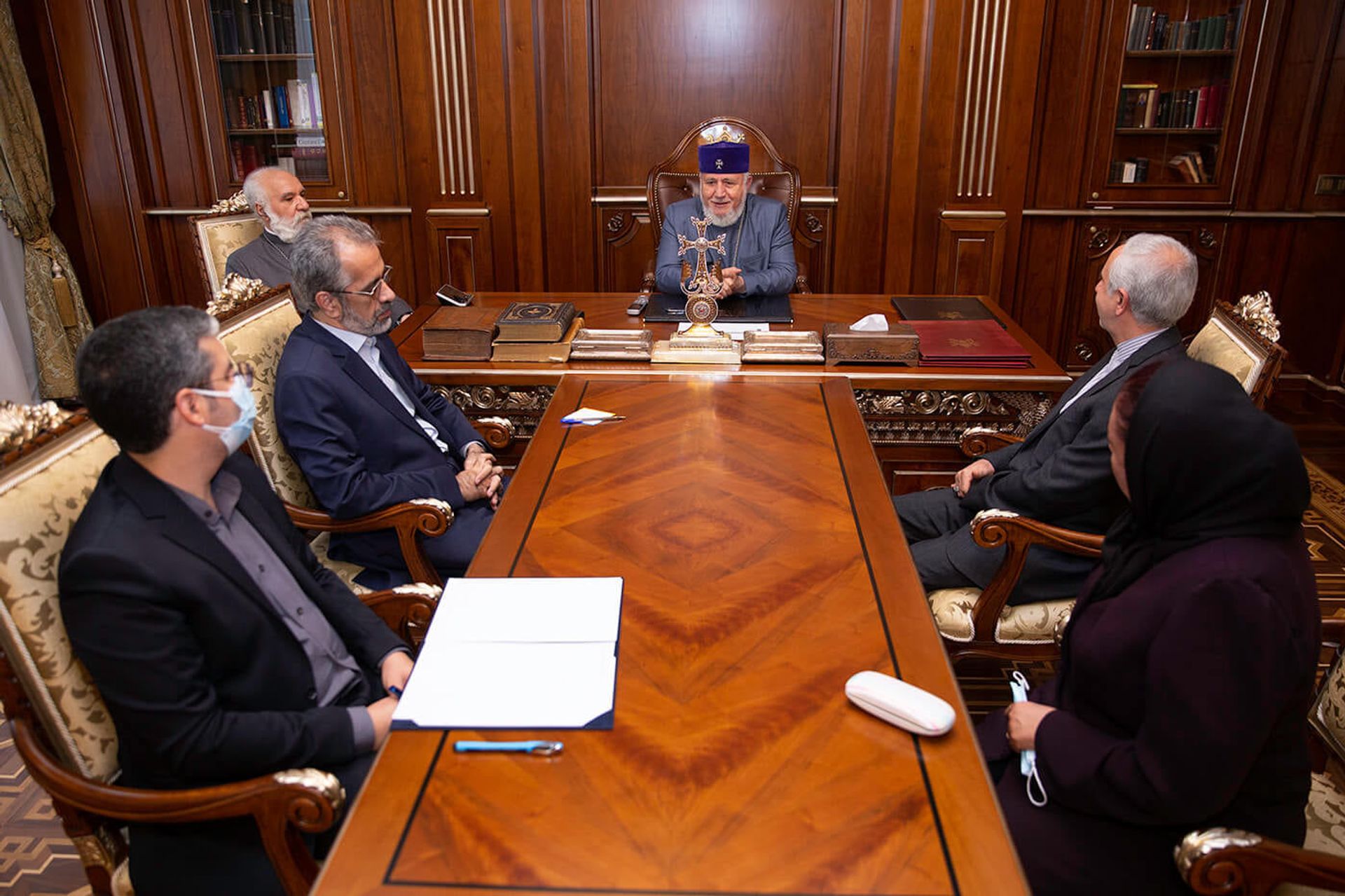 Католикос Гарегин II принял Чрезвычайного и Полномочного посла Ирана Аббаса Бадахшана Зохури (7 сентября 2021). Эчмиадзин - Sputnik Արմենիա, 1920, 14.09.2021