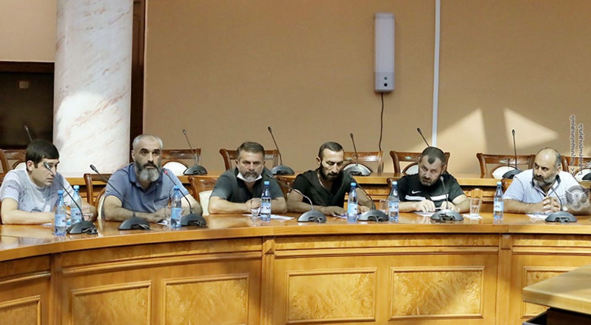 Министр обороны Аршак Карапетян встретился с родственниками пропавших без вести военнослужащих и добровольцев (9 сентября 2021). Еревaн - Sputnik Արմենիա, 1920, 14.09.2021