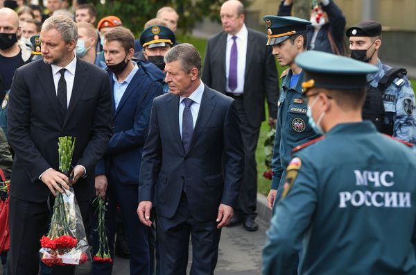 Заместитель руководителя администрации президента РФ Дмитрий Козак (в центре)  - Sputnik Армения