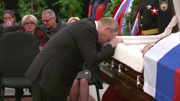 Так Владимир Путин прощался со старым другом Евгением Зиничевым - Sputnik Армения