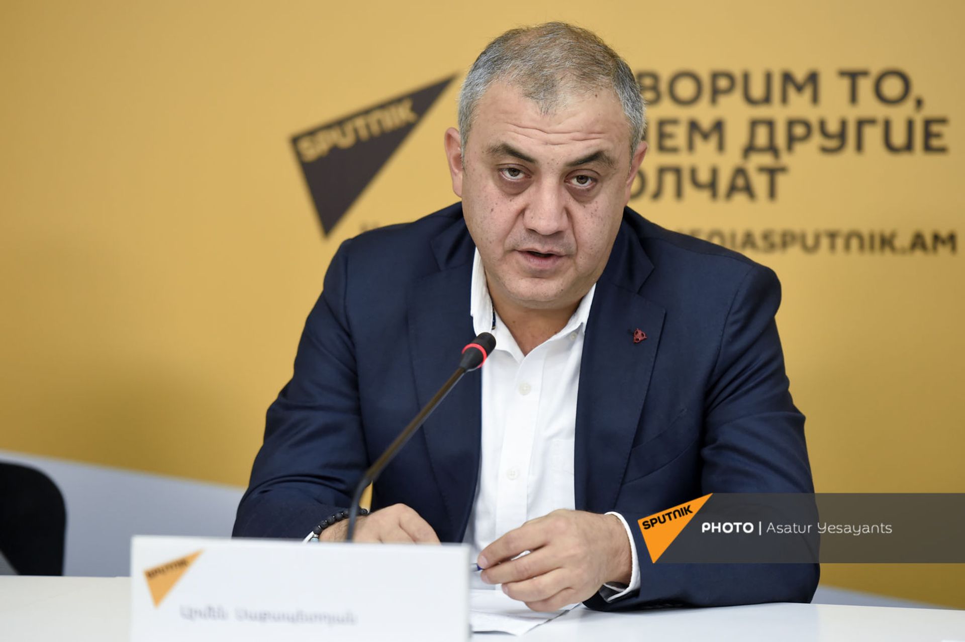Армен Сакапетоян на пресс-конференции на тему Приостановка программы возврата подоходного налога и актуальные проблемы сферы жилищного строительства (10 сентября 2021). Еревaн - Sputnik Արմենիա, 1920, 14.09.2021